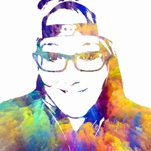 Meet your unique stylish Posher, Angela